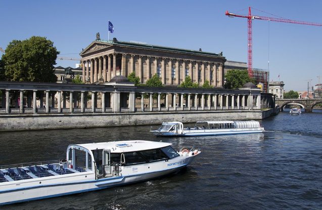 Blick auf die Museumsinsel Berlin und die Spree