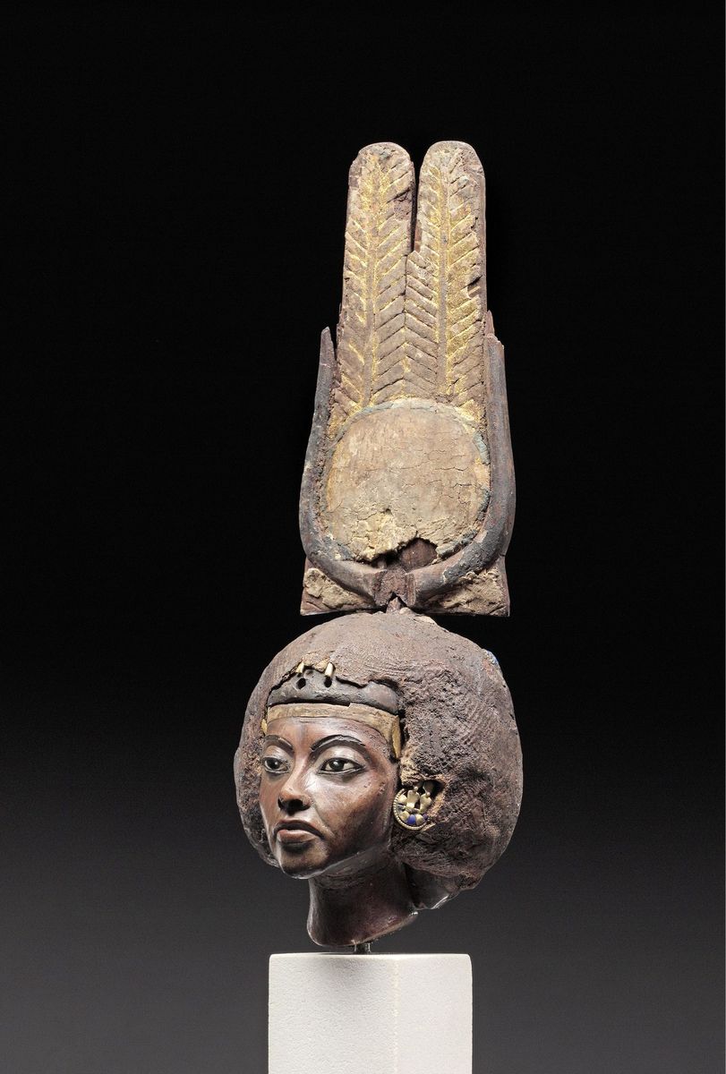 Kopf der Teje, Gemahlin von Pharao Amenophis III. und Mutter von Pharao Amenophis IV. (Echnaton) © Staatliche Museen zu Berlin, Ägyptisches Museum und Papyrussammlung / S. Steiß