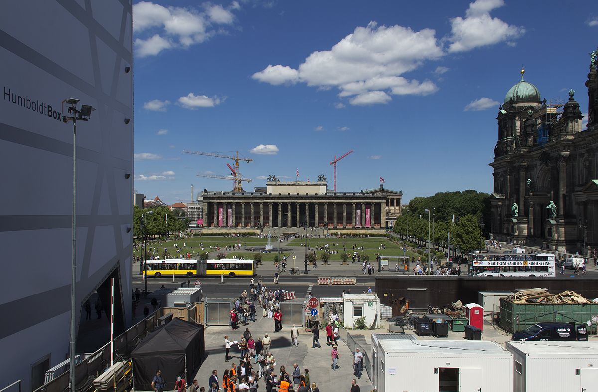 Tag der offenen Baustelle im Berliner Schloss 2016: Blick vom ersten Obergeschoss auf das Alte Museum