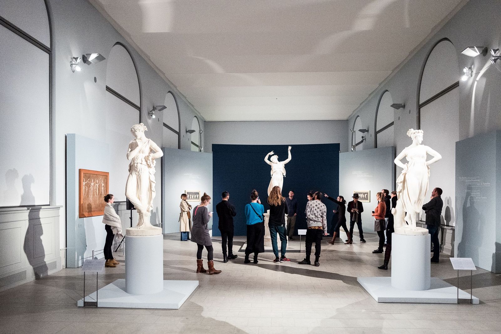 Bei Licht erläutern die Fachleute des Bode-Museums Spannendes zu den Skulpturen. Foto: Christoph Neumann, www.christoph-neumann.com