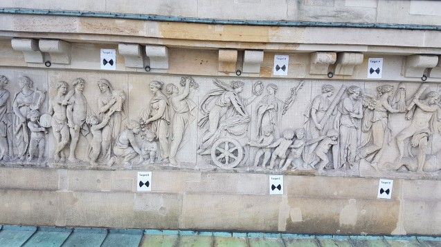 Das Attika-Relief auf dem Brandenburger Tor wird in situ gescannt (c) Staatliche Museen zu Berlin, Gipsformerei
