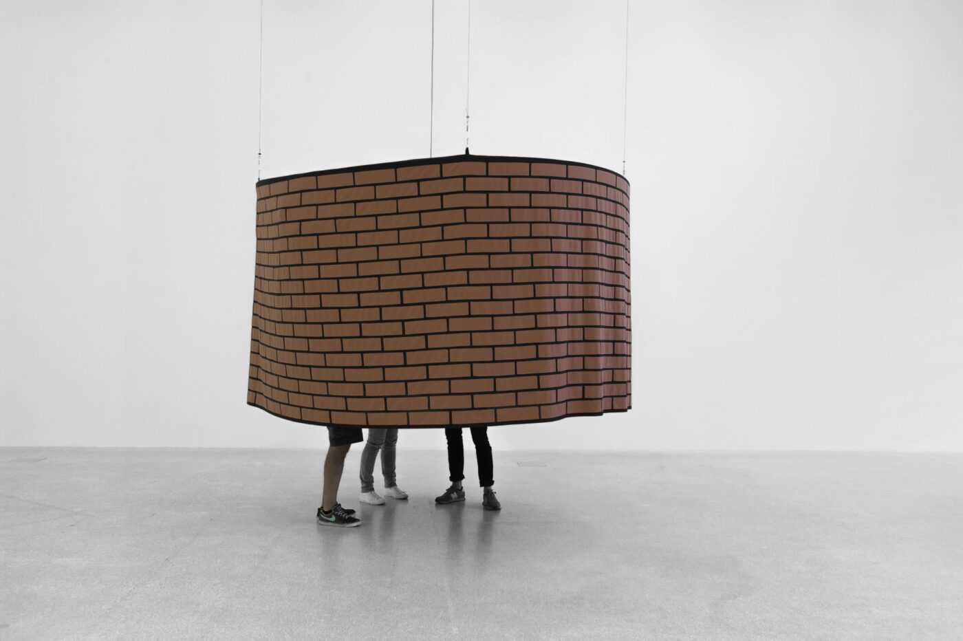 Unendliche Ausstellung: Judith Hopf, Flying Cinema Brickstone Tent, 2016, Fabric, ø 300 cm, Ausstellungsansicht UP, Museion Bozen, 2016
