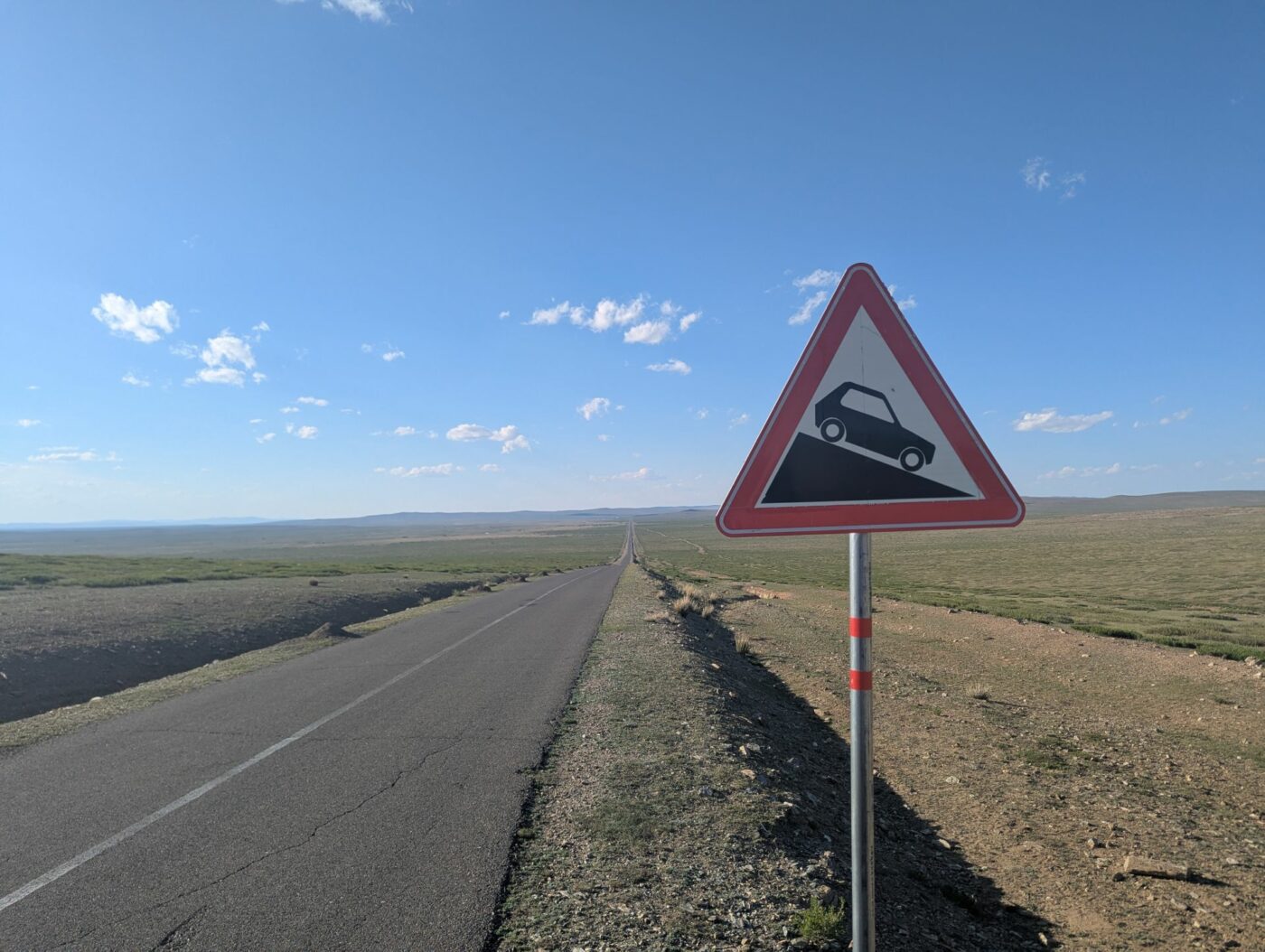 Diese von der Türkei finanzierte Straße führt durch die scheinbar endlose mongolische Steppe zum Khöshöö Tsaidam-Memorialkomplex, auch bekannt als Bilge-Khan-Denkmal © Staatliche Museen zu Berlin, Tim