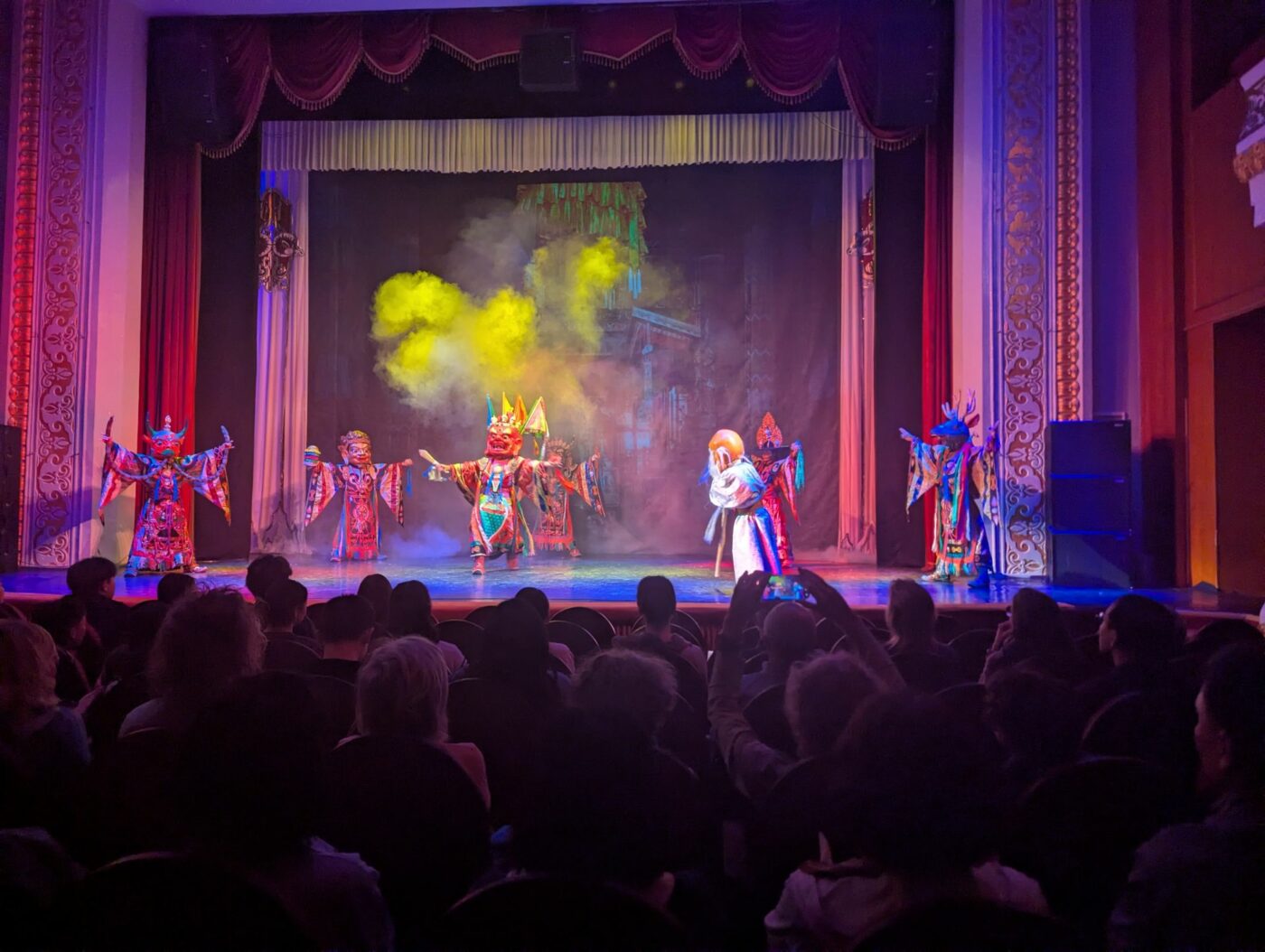 Bühnenshow „Land of the Sky“ im National Academic Drama Theatre in Ulaanbaatar © Staatliche Museen zu Berlin, Timo Weißberg