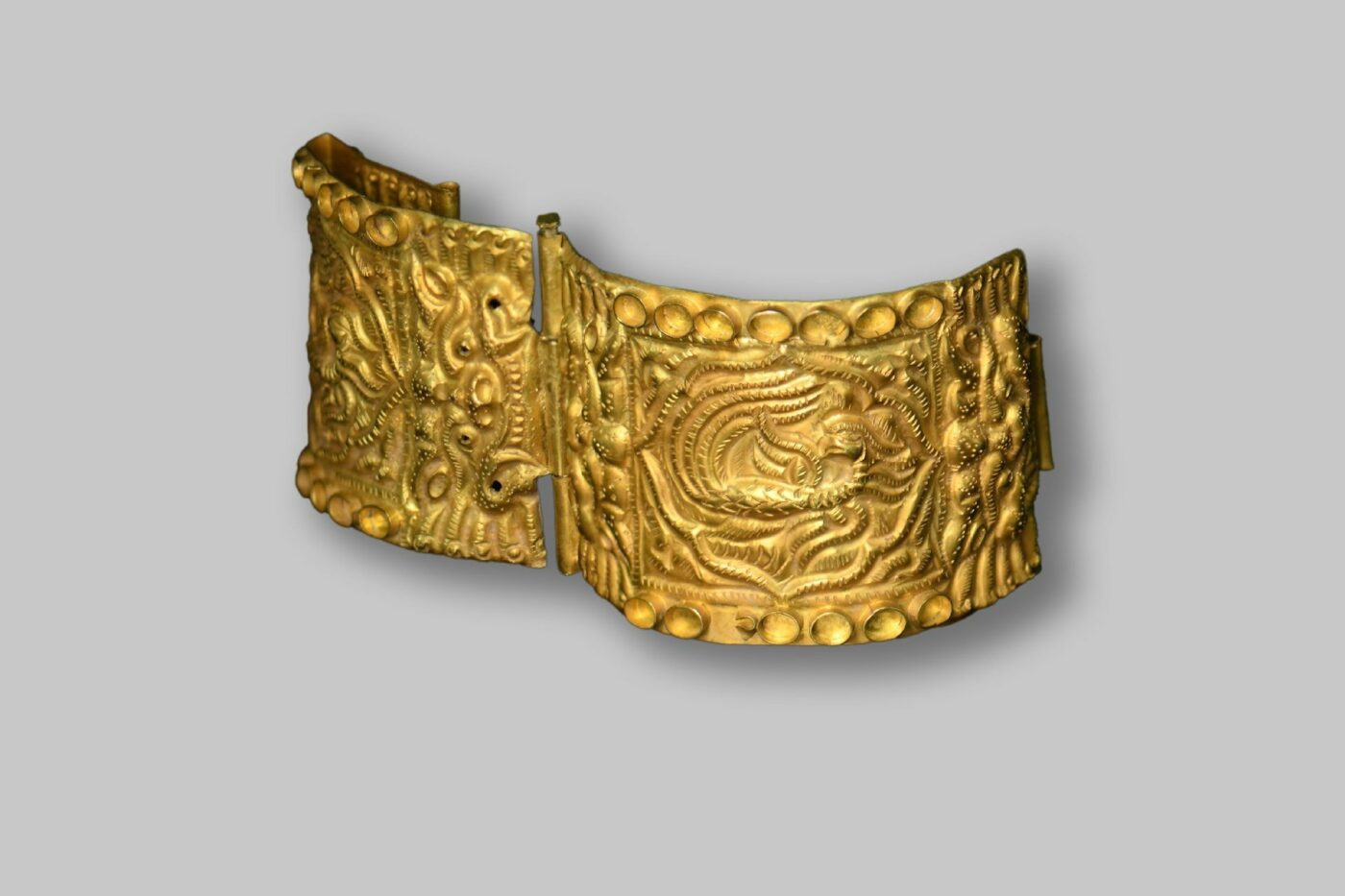 Armband mit Phönix Darstellung aus der Stadt Karakorum, Mongolisches Reich, 13.-14. Jahrhundert © Chinggis Khaan National Museum, Ulaanbaatar, Mongolei / Foto: Uuganbaatar Otgonbaatar